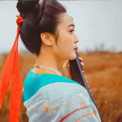 紅妝帶折扇女生頭像，唯美古風(fēng)真人頭像