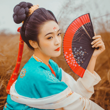 紅妝帶折扇女生頭像，唯美古風(fēng)真人頭像