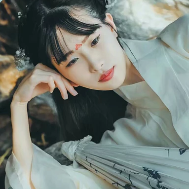 素衣帶傘和團(tuán)扇女生頭像，唯美古風(fēng)真人頭像