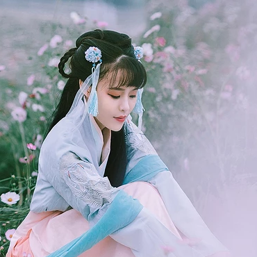 花叢中女生頭像，唯美古風(fēng)真人頭像