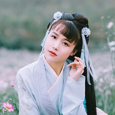 花叢中女生頭像，唯美古風(fēng)真人頭像