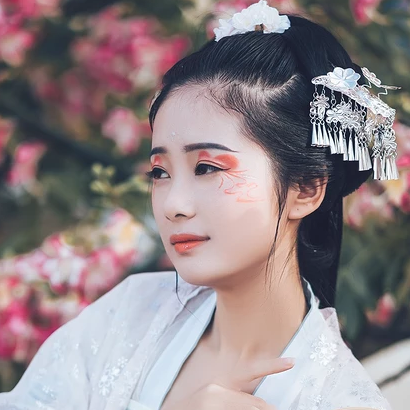 嬌艷粉色桃花女生頭像，唯美古風(fēng)真人頭像