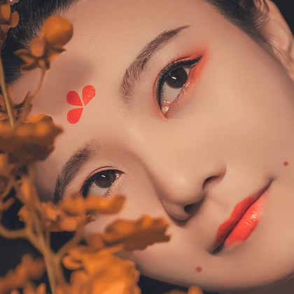 嬌艷帶團扇紅衣女生頭像，唯美古風真人頭像