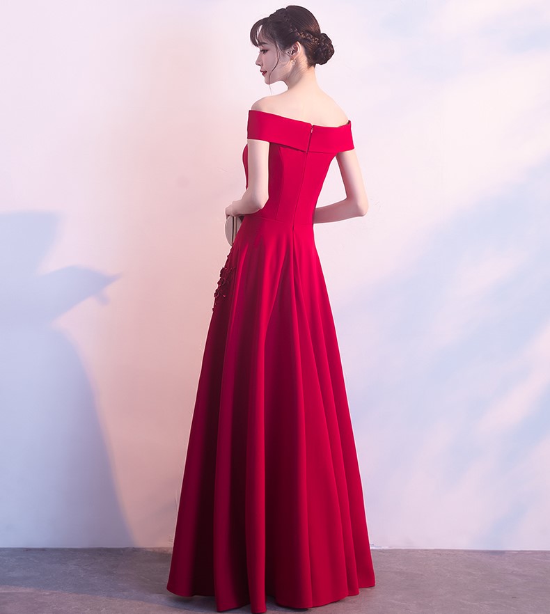 一字肩中式禮服，蕾絲花裝飾晚禮服