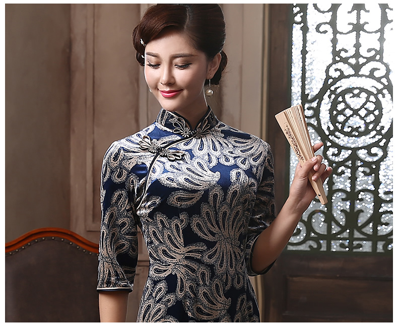 古韻貴媚旗袍，復古絲絨中袖旗袍裙