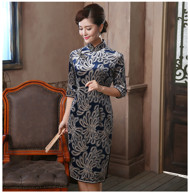 古韻貴媚旗袍，復古絲絨中袖旗袍裙