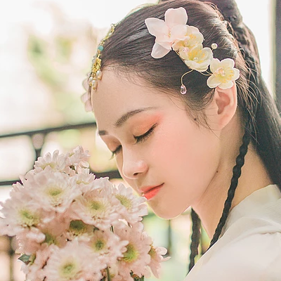 粉嫩花朵少女頭像，唯美古風(fēng)真人頭像