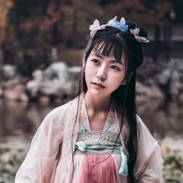 粉紅少女帶團扇頭像，唯美古風真人頭像