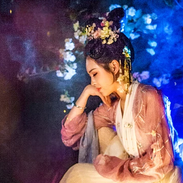 五彩星空提燈少女頭像，唯美古風(fēng)真人頭像