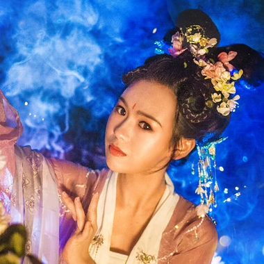 五彩星空提燈少女頭像，唯美古風(fēng)真人頭像