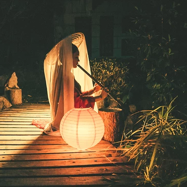 瀟灑霸氣紅衣帶折扇女生頭像，唯美古風(fēng)真人頭