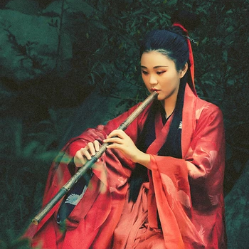 瀟灑霸氣紅衣帶折扇女生頭像，唯美古風(fēng)真人頭