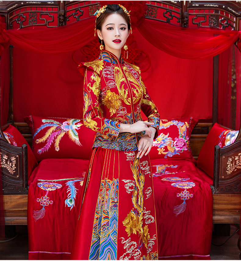 花開牡丹中式禮服，古韻悠揚(yáng)奢華刺繡新娘禮服