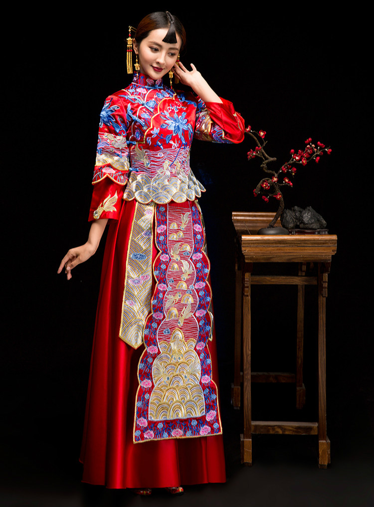 魚(yú)蓮嬉戲中式禮服，東方韻味新娘禮服