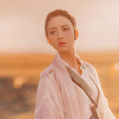 瀟灑騎馬女生頭像，唯美古風(fēng)真人頭像