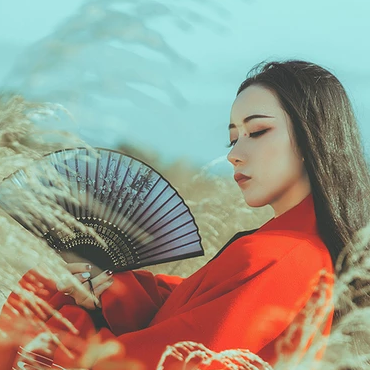 時尚漢服帶折扇女生頭像，唯美古風(fēng)真人頭像