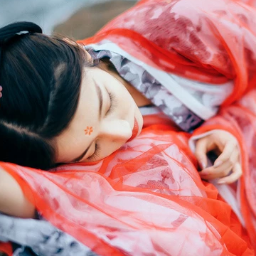 紅妝紗衣女生頭像，唯美古風(fēng)真人頭像