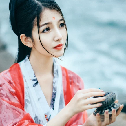 紅妝紗衣女生頭像，唯美古風(fēng)真人頭像