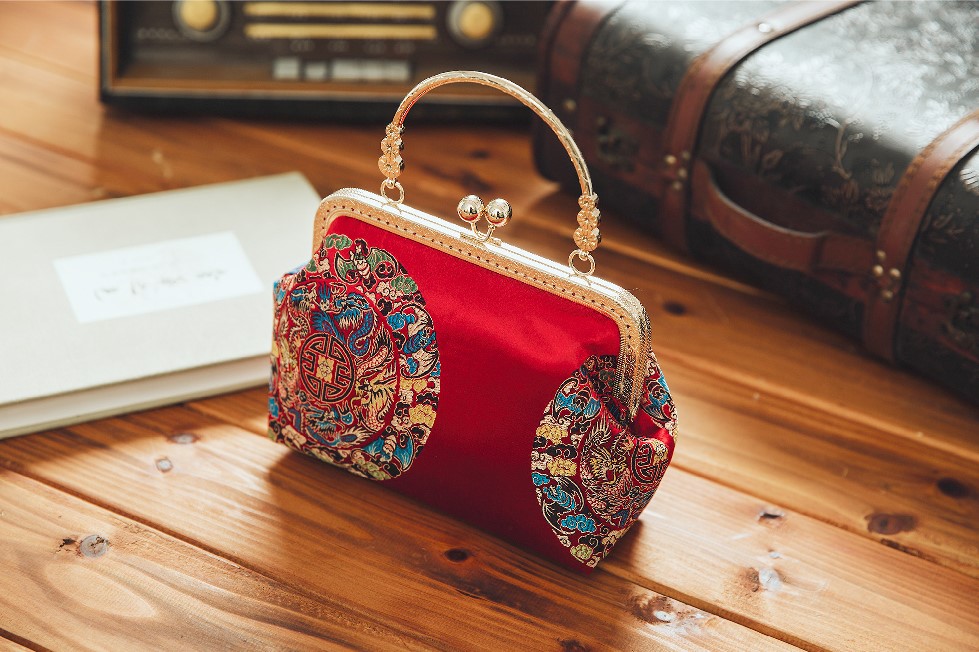 家佳樂(lè)文學(xué)特色紅色龍團(tuán)圖案手工包