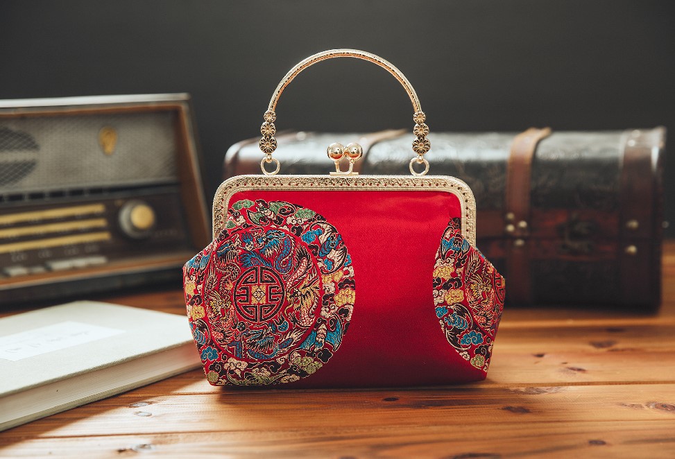 家佳樂(lè)文學(xué)特色紅色龍團(tuán)圖案手工包