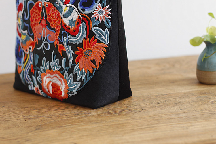 家佳樂文學(xué)吉祥鯉魚圖案刺繡手工包