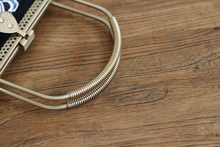 家佳樂文學(xué)吉祥鯉魚圖案刺繡手工包