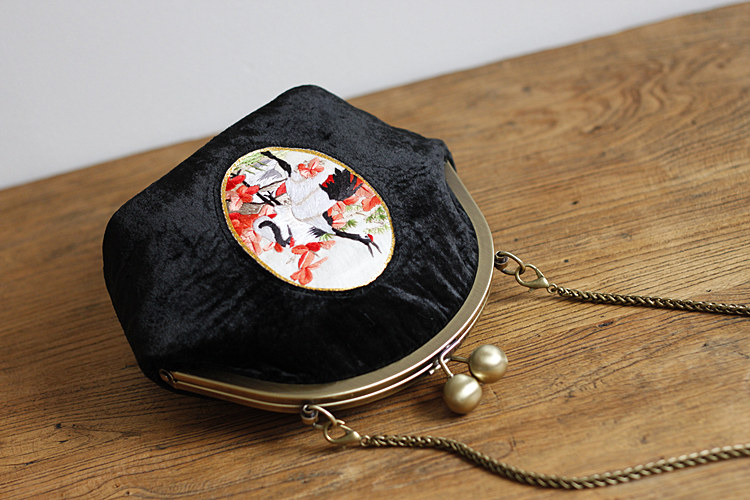 復(fù)古仙鶴刺繡斜跨包，唯美黑色絲絨手工包