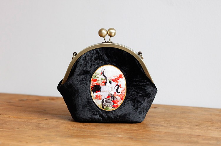 復(fù)古仙鶴刺繡斜跨包，唯美黑色絲絨手工包