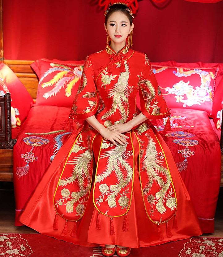 中式傳統(tǒng)新娘禮服，金絲刺繡中式禮服