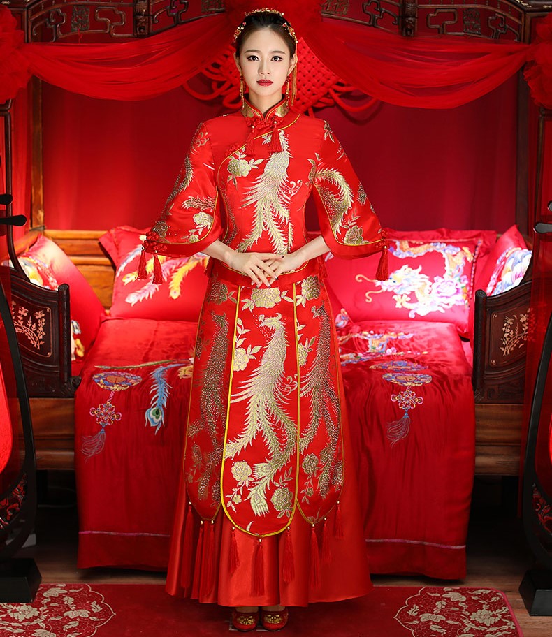 中式傳統(tǒng)新娘禮服，金絲刺繡中式禮服