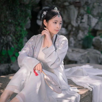 淡雅帶傘團扇女生頭像，唯美古風(fēng)真人頭像