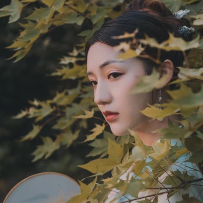 文藝帶團(tuán)扇女生頭像，唯美古風(fēng)真人頭像