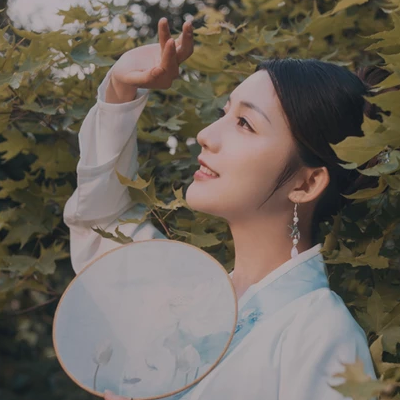 文藝帶團(tuán)扇女生頭像，唯美古風(fēng)真人頭像