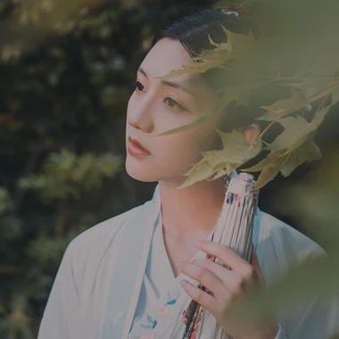 文藝帶團(tuán)扇女生頭像，唯美古風(fēng)真人頭像