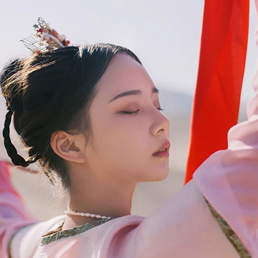 沙漠紅衣女子頭像，唯美古風(fēng)真人頭像