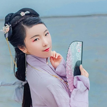 紫衣少女帶折扇頭像,唯美古風(fēng)真人頭像