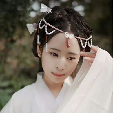 楓葉帶團扇女生頭像，唯美古風真人頭像