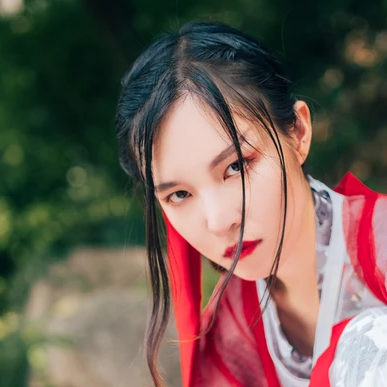 紅衣喝酒女生頭像，唯美古風(fēng)真人頭像