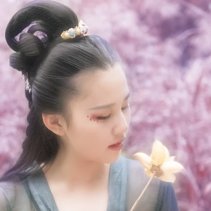 紫色文藝女生頭像，唯美古風真人頭像