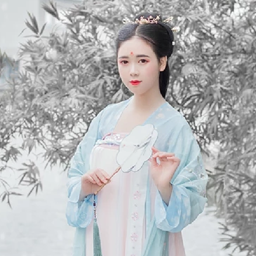 雪景帶團(tuán)扇女生頭像，唯美古風(fēng)真人頭像