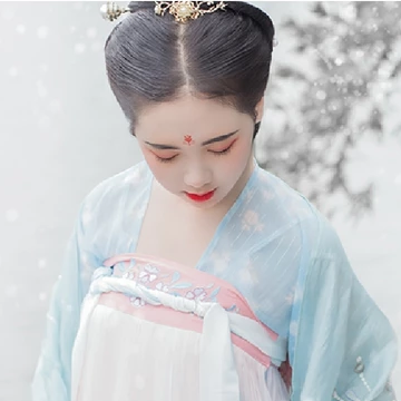 雪景帶團(tuán)扇女生頭像，唯美古風(fēng)真人頭像