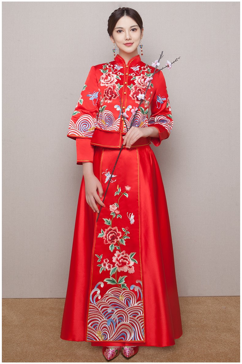 牡丹花刺繡新娘結(jié)婚禮服，波浪紋邊中式禮服