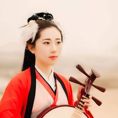 大漠紅衣帶傘女生頭像，唯美古風(fēng)真人頭像