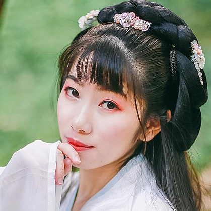 花庭樹下女生頭像，唯美古風(fēng)真人頭像