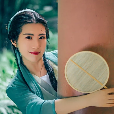 青青帶團(tuán)扇女生頭像，唯美古風(fēng)真人頭像