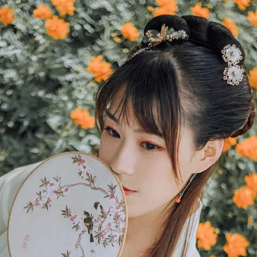 秋菊花香女生頭像，唯美古風(fēng)真人頭像