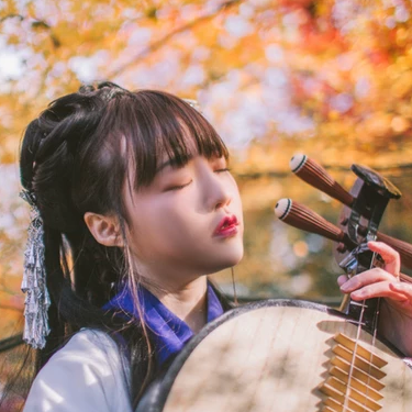 文藝彈琵琶女生頭像，唯美古風(fēng)真人頭像