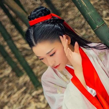 紅衣帶面具扇女生頭像，唯美古風真人頭像