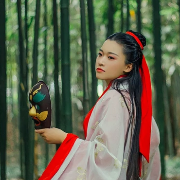 紅衣帶面具扇女生頭像，唯美古風真人頭像