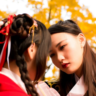 銀杏紅衣閨蜜頭像，唯美古風真人頭像